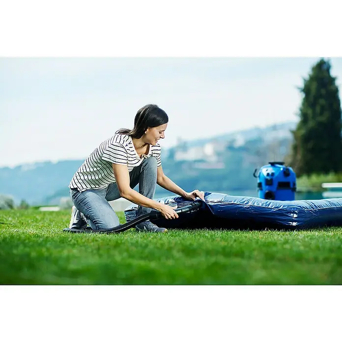 Nilfisk Aspirador en seco y húmedo Multi II 30 T - 1.400 W, Volumen de recipiente: 30 l - Producto en uso