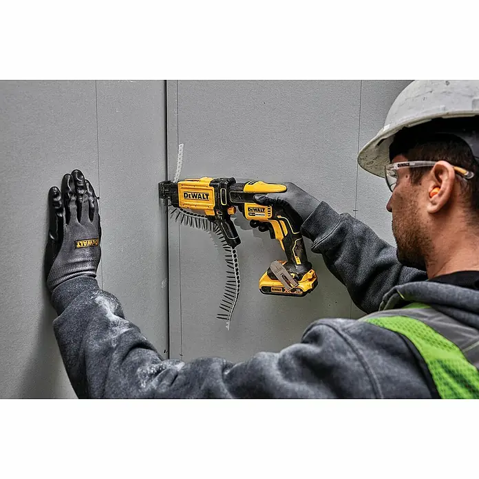 Dewalt Atornillador para placas de yeso con batería DCF620D2-QW - 18 V, Iones de litio, 2 Ah, 2 baterías, Número de revoluciones de marcha en vacío: 0 r.p.m. - 4.400 r.p.m. - Producto en uso