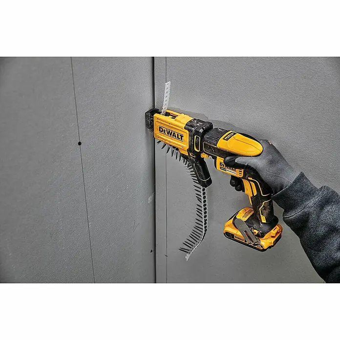 Dewalt Atornillador para placas de yeso con batería DCF620D2-QW - 18 V, Iones de litio, 2 Ah, 2 baterías, Número de revoluciones de marcha en vacío: 0 r.p.m. - 4.400 r.p.m. - Producto en uso