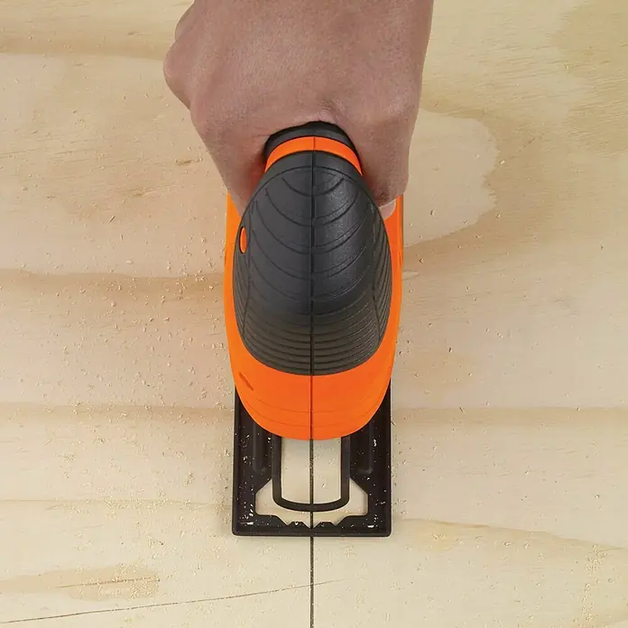 Black+Decker Caladora KS501 - 400 W, 3.000 carreras/min. - Producto en uso