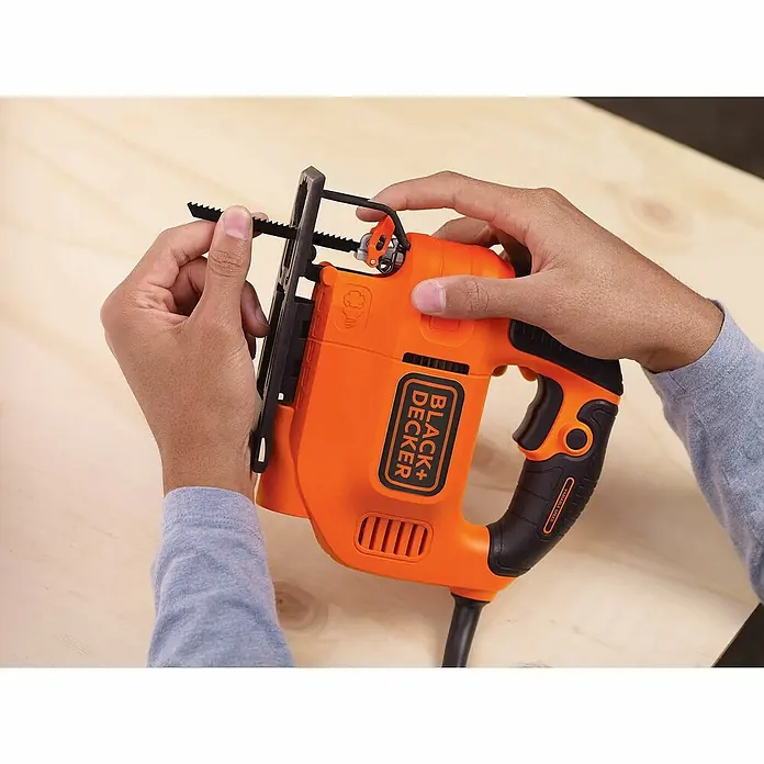 Black+Decker Sierra de calar KS701PEK-QS - 520 W - Producto en uso