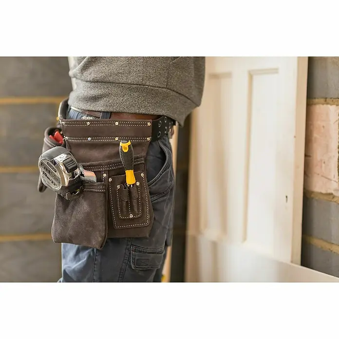 Stanley Cinturón portaherramientas STST1-80113 - 5 bolsillos, Piel de búfalo - Producto en uso