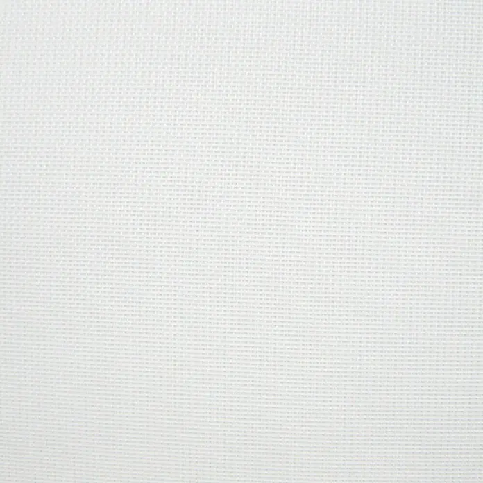 Elbersdrucke Bistrogardine Basic - 140 x 48 cm, 100 % Polyester, Uni, Weiß - Nahaufnahme einer weißen Stofftextur mit feinem, gleichmäßigem Webmuster. Ideal für Hintergründe und Designprojekte.
