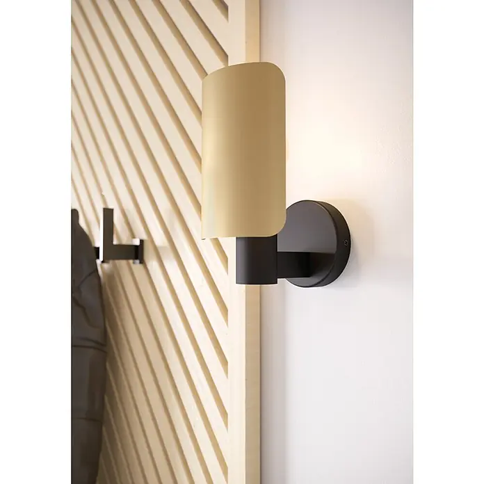 Eglo Wandleuchte HAYES - 40 W, Schwarz/Gold, E27 - Stimmungsaufnahme