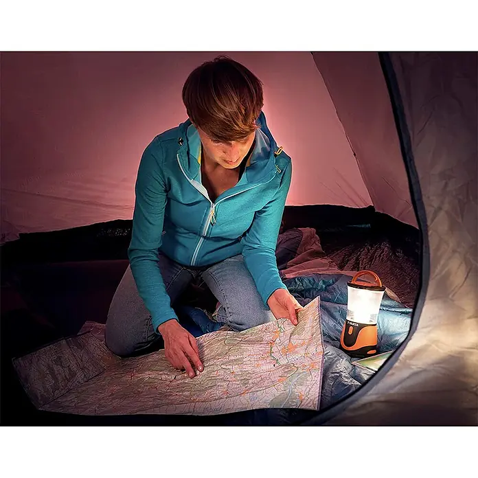 Varta Linterna LED Camping - Naranja, 90 lm - Producto en uso