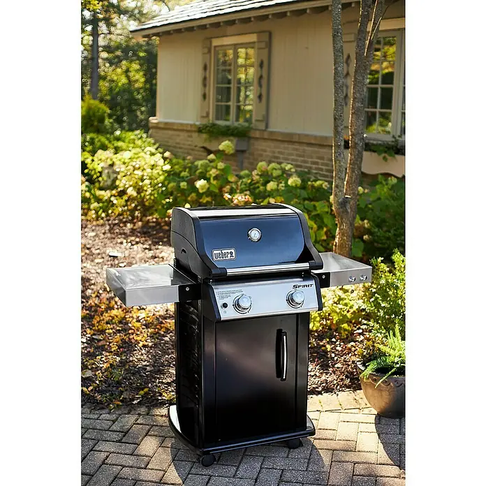 Weber Barbacoa de gas Spirit E-215 - Número de quemadores: 2, Superficie parrilla: 52 x 45 cm, 7,7 kW - Foto ambiente