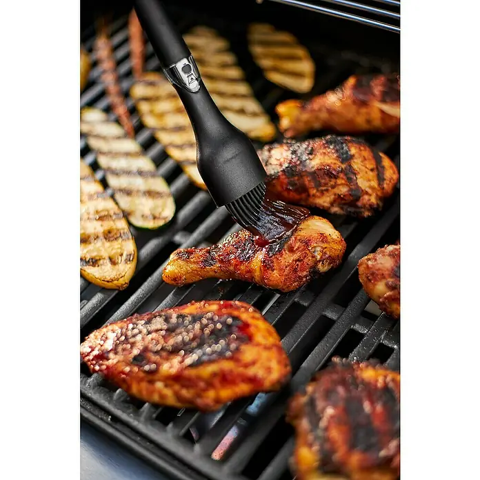 Weber Barbacoa de gas Spirit E-215 - Número de quemadores: 2, Superficie parrilla: 52 x 45 cm, 7,7 kW - Producto en uso