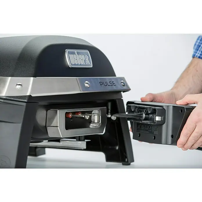 Weber Barbacoa eléctrica Pulse 1000 - 1,8 kW, Superficie parrilla: 41 x 31 cm - Producto en uso
