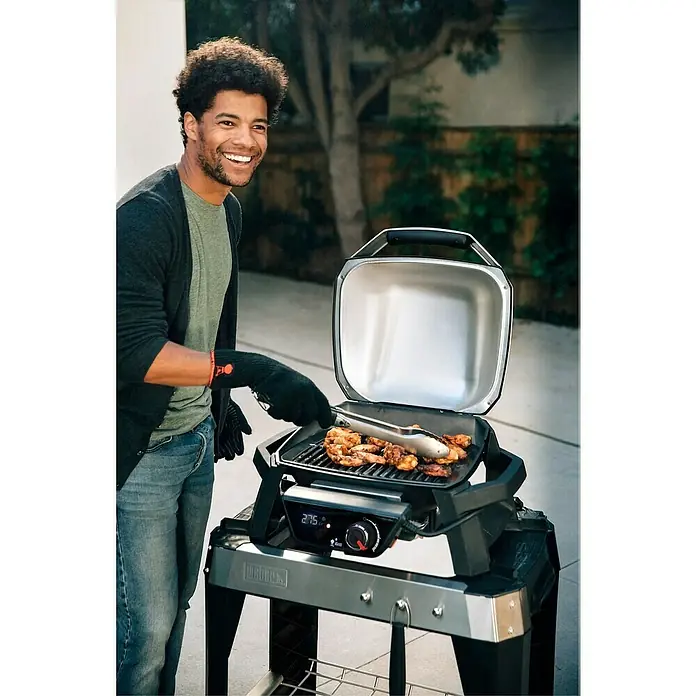 Weber Barbacoa eléctrica Pulse 2000 - 2,2 kW, Superficie parrilla: 49 x 39 cm - Producto en uso