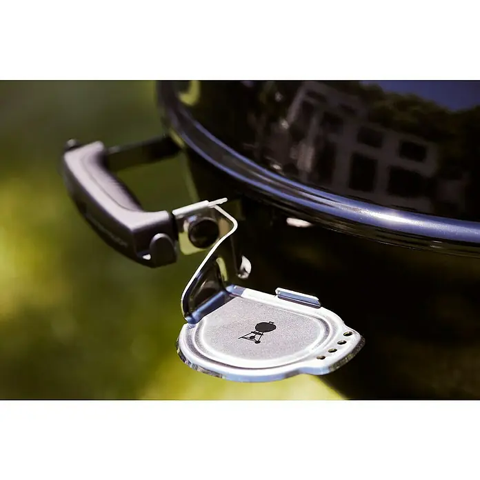 Weber Barbacoa redonda con tapa Master Touch GBS - Negro, Superficie parrilla: Ø 57 cm - Primer plano