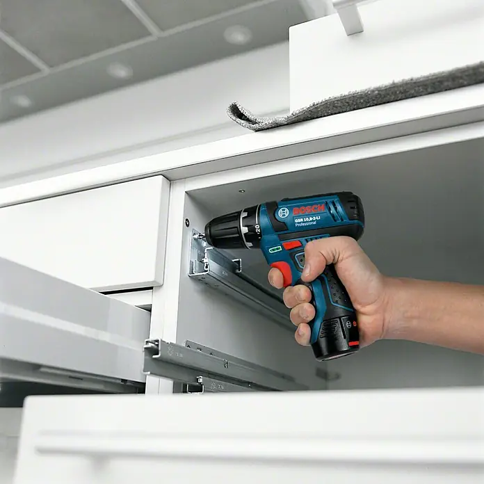Bosch Professional Akku-Schlagbohrschrauber GSB 12V-15 L-Boxx - 12 V, Ohne Akku, Leerlaufdrehzahl: 0 U/min - 1.300 U/min - Anwendungsbeispiel