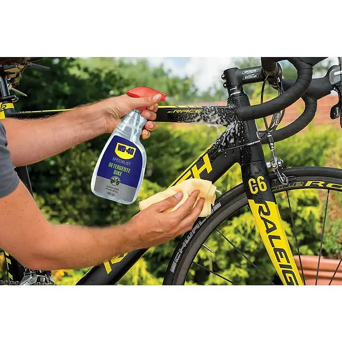 WD-40 Specialist Limpiador para bicicletas Bike - 500 ml - Producto en uso