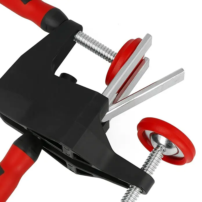 Bessey Richtzwinge TFM - Ausladung: 70 mm, Türfuttermontage - Detailaufnahme