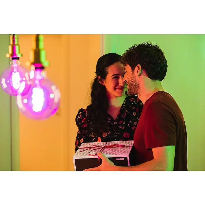 Ledvance Smart+ WiFi Bombilla LED inteligente Vintage Globo - E27, 30 W, 300 lm - Producto en uso