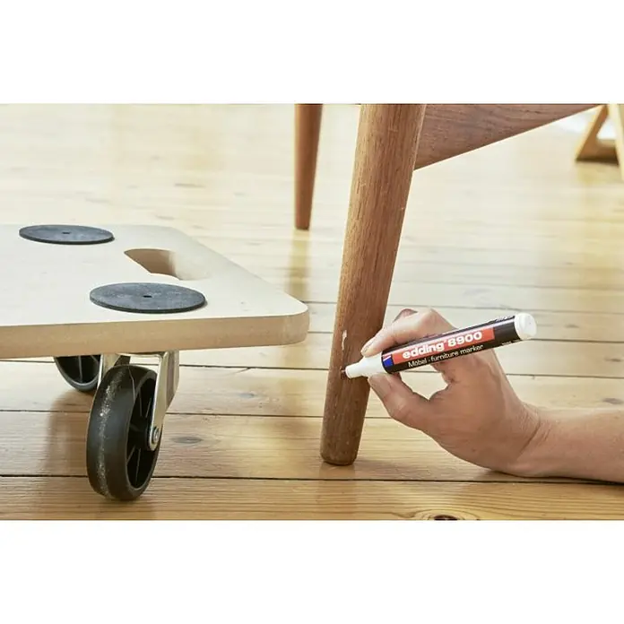 Edding Marcador permanente para muebles - Grosor de trazo: 1,5 mm - 2 mm, Roble claro - Producto en uso