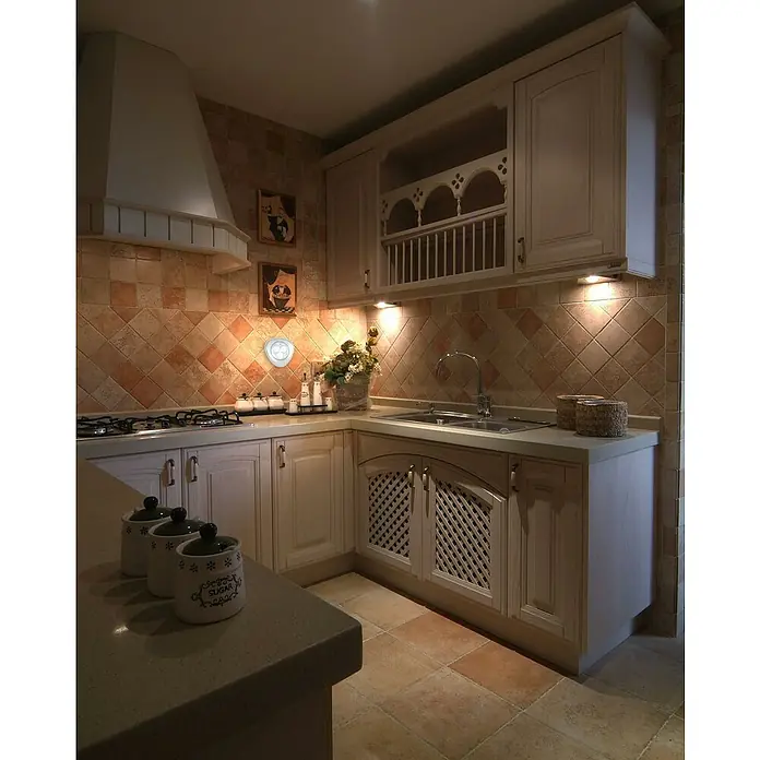 Luz LED Triangular - Pulsador, 5 uds. - Foto ambiente