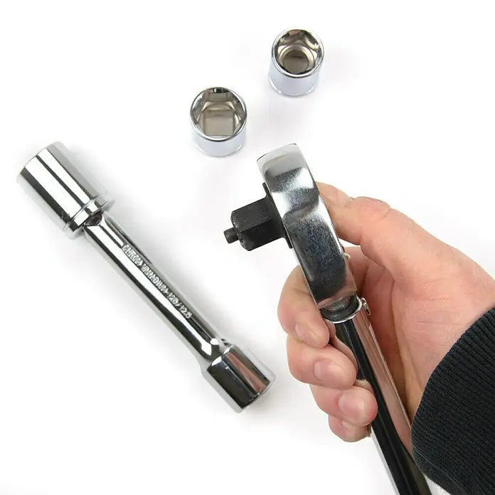Alpha Tools Drehmomentschlüssel - 5 -tlg., 28 - 210 Nm, ½″ - Anwendungsbeispiel