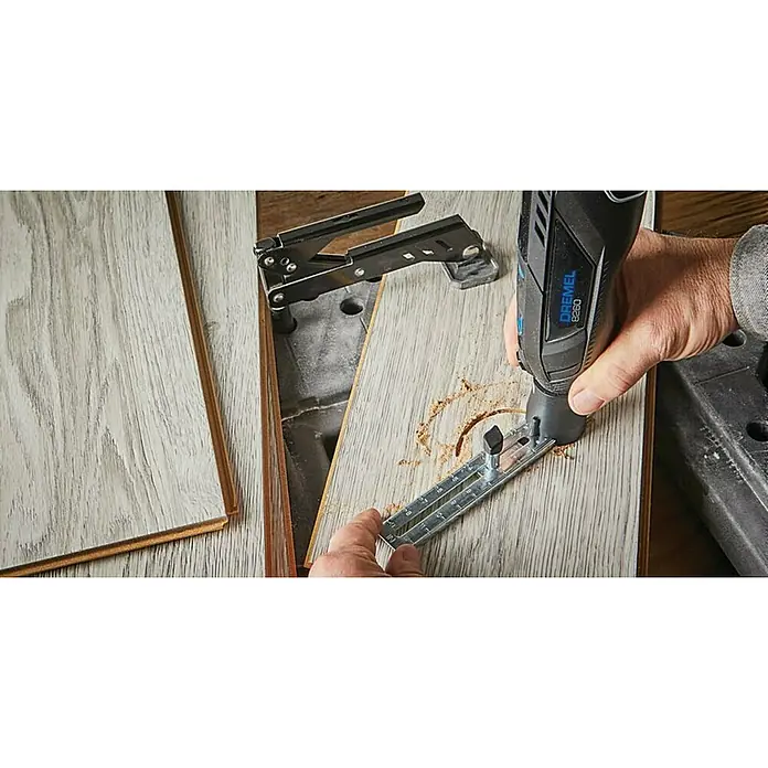 Dremel Akku-Multifunktionswerkzeug 8260-5 - 12 V, 1 Akku, 3 Ah, Leerlaufdrehzahl: 5.000 U/min - 30.000 U/min - Anwendungsbeispiel