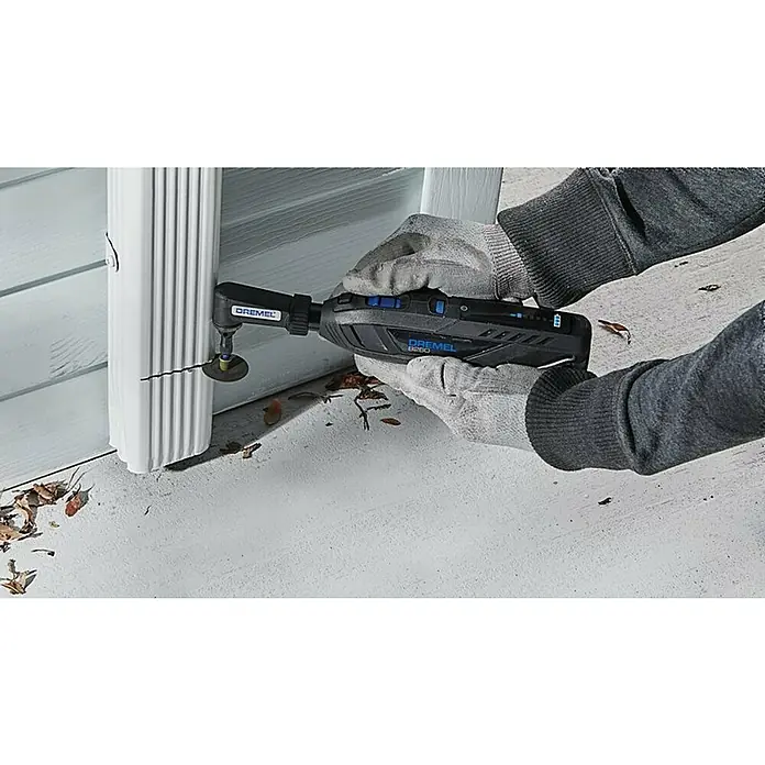 Dremel Multiherramienta de batería 8260 - 12 V, 3 Ah, Número de revoluciones de marcha en vacío: 5.000 r.p.m. - 30.000 r.p.m. - Producto en uso