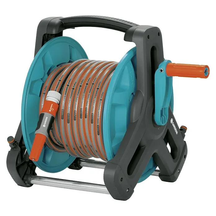 Gardena Classic Wandschlauchtrommel 50 Set - Schlauchlänge: 20 m - Diagonale Ansicht