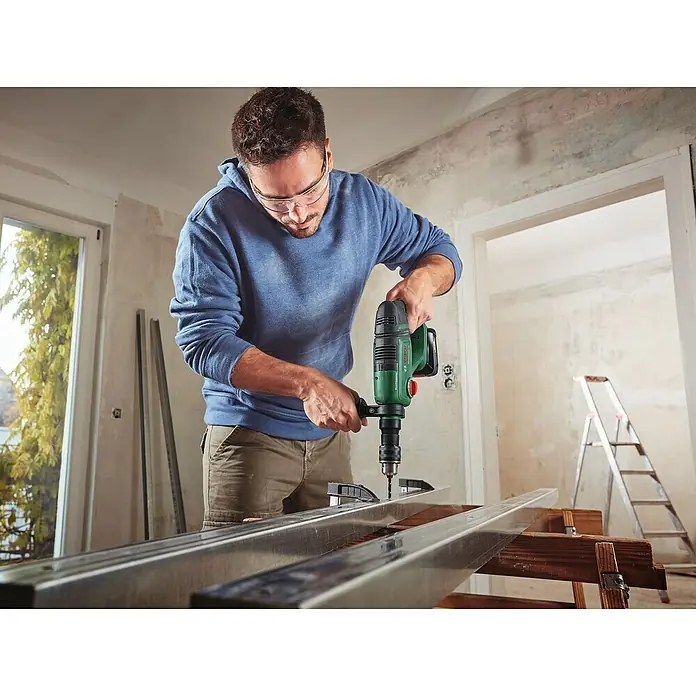 Bosch 18 V Power for All Akku-Bohrhammer UniversalHammer 18V - 18 V, Ohne Akku, Leerlaufdrehzahl: 0 U/min - 2.000 U/min, Einzelschlagstärke: 2 J - Anwendungsbeispiel
