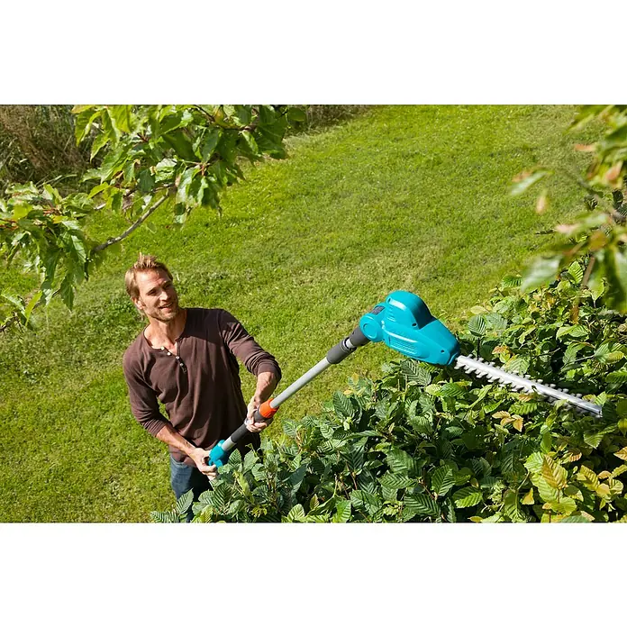 Gardena Teleskopske škare za živicu - 500 W, Dužina noža: 48 cm, Radna visina: Do cca 3,5 m - Proizvod u upotrebi