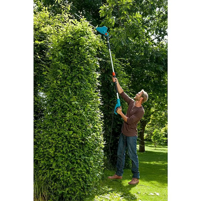 Gardena Teleskopske škare za živicu - 500 W, Dužina noža: 48 cm, Radna visina: Do cca 3,5 m - Proizvod u upotrebi