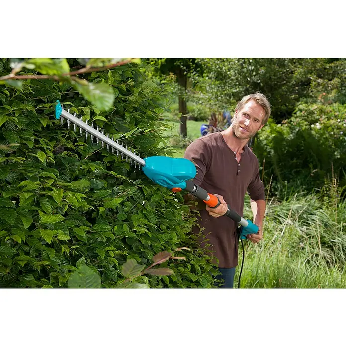 Gardena Teleskopske škare za živicu - 500 W, Dužina noža: 48 cm, Radna visina: Do cca 3,5 m - Proizvod u upotrebi