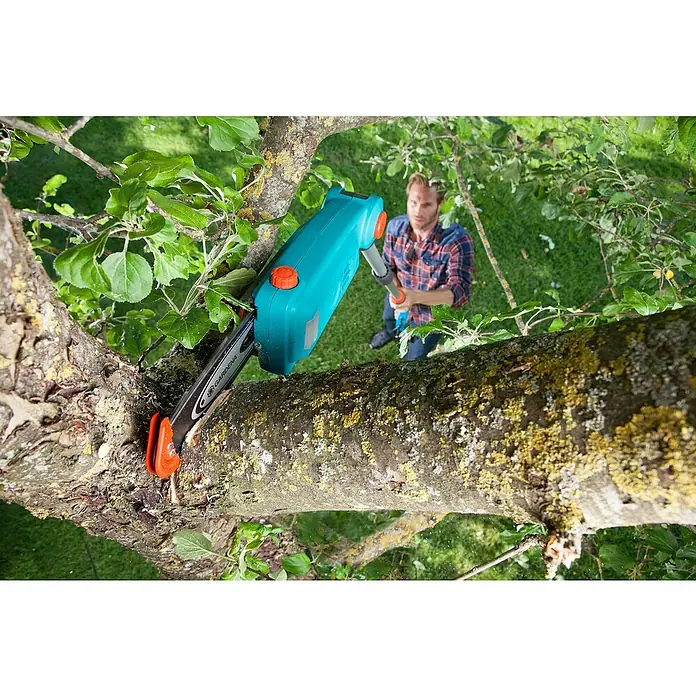 Gardena Teleskopska električna pila - Duljina alata: 1,95 - 2,45 m, Radna visina: Cca 4 m - Proizvod u upotrebi