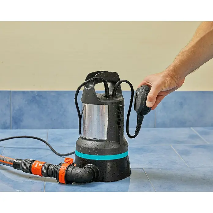 Gardena Klarwasser-Tauchpumpe 11000 - 300 W, Max. Fördermenge: 11.000 l/h - Detailaufnahme
