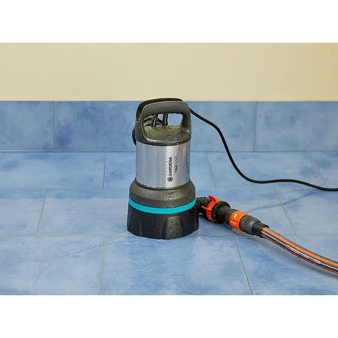 Gardena Klarwasser-Tauchpumpe 11000 - 300 W, Max. Fördermenge: 11.000 l/h - Stimmungsaufnahme