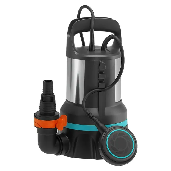 Gardena Klarwasser-Tauchpumpe 11000 - 300 W, Max. Fördermenge: 11.000 l/h - Diagonale Ansicht