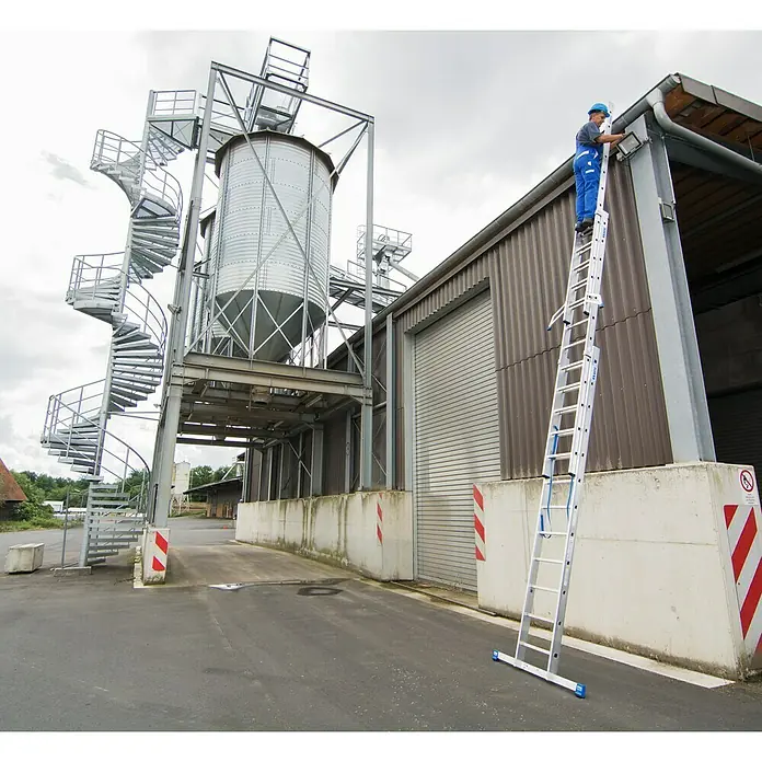 Krause Stabilo Sprossen-Mehrzweckleiter - Arbeitshöhe: 9,3 m, 3 x 12 Sprossen, Aluminium - Anwendungsbeispiel