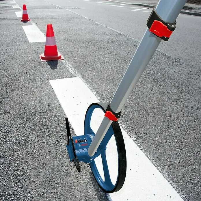 Bosch Professional Mjerni kotač GWM 32 - Mjerni opseg: Maks. 9999,99 m, Točnost mjerenja: 10 cm / 100 m - Živopisni prikaz