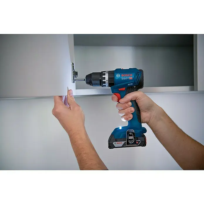 Bosch Professional Akku-Schlagbohrschrauber GSB 18V-45 - 18 V, 2 Akkus, 4 Ah, Leerlaufdrehzahl: 0 U/min - 1.900 U/min - Anwendungsbeispiel
