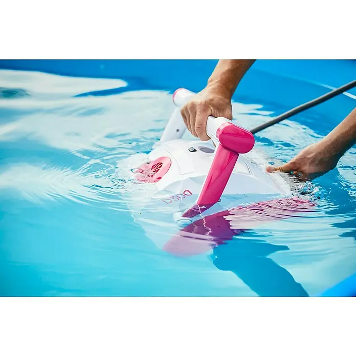 BWT Poolroboter D 300 - Passend für: Pools bis 100 m² - Anwendungsbeispiel