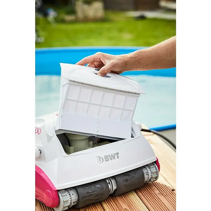 BWT Poolroboter D 300 - Passend für: Pools bis 100 m² - Anwendungsbeispiel
