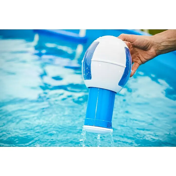 Malibu Schwimmdosierer - Weiß - Anwendungsbeispiel