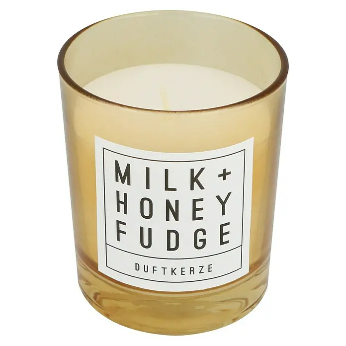 Duftkerze - Im Glas, Milk und Honeyfudge, Ø x H: 6,5 x 7,9 cm - Diagonale Ansicht
