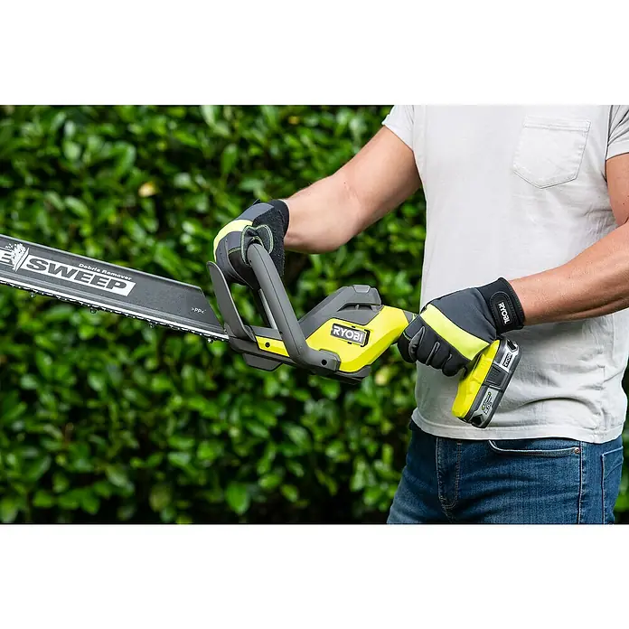 Ryobi ONE+ Accu Heggenschaar RY18HT55A-0 - 18 V, Li-ion, Excl. accu - Toepassingsvoorbeeld