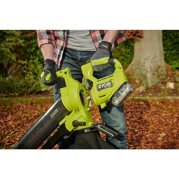 Ryobi ONE+HP Accubladzuiger/-bladblazer RY18BVXA-0 - 18 V, Excl. accu - Toepassingsvoorbeeld