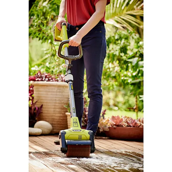 Ryobi Vervangende borstel Hout RAC820 - Passend bij: Ryobi Oppervlaktereiniger RY18PCB - Toepassingsvoorbeeld