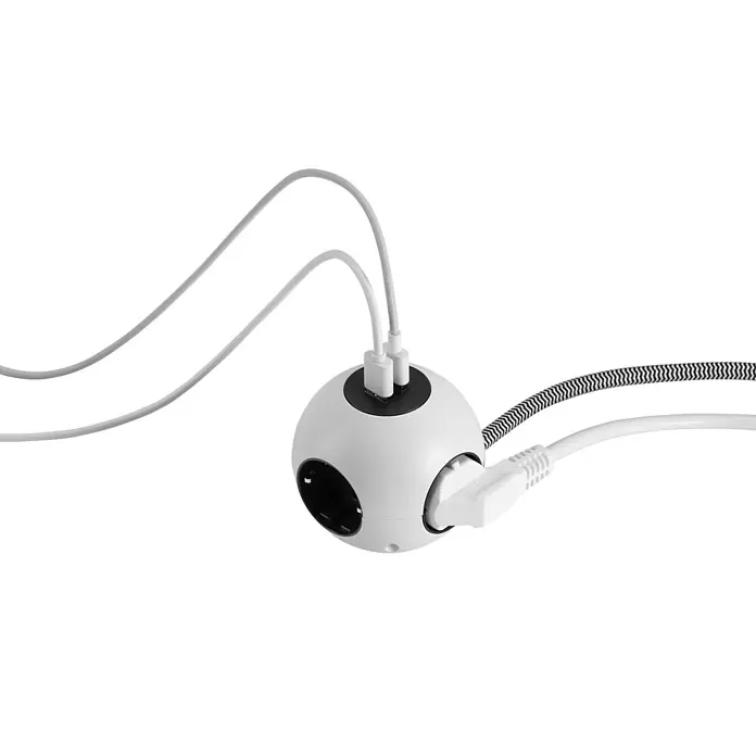 Voltomat Steckdosenwürfel - 4-fach, 2 USB-Anschlüsse, Kabellänge: 1,4 m - Diagonale Ansicht