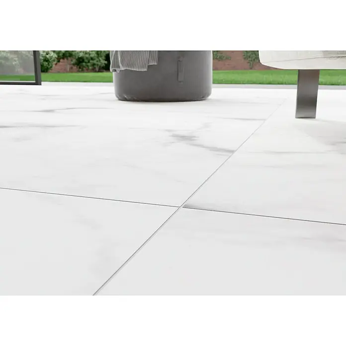 Feinsteinzeugfliese Torino Bianco - 60 x 120 cm, Weiß/Grau, Glänzend - Stimmungsaufnahme