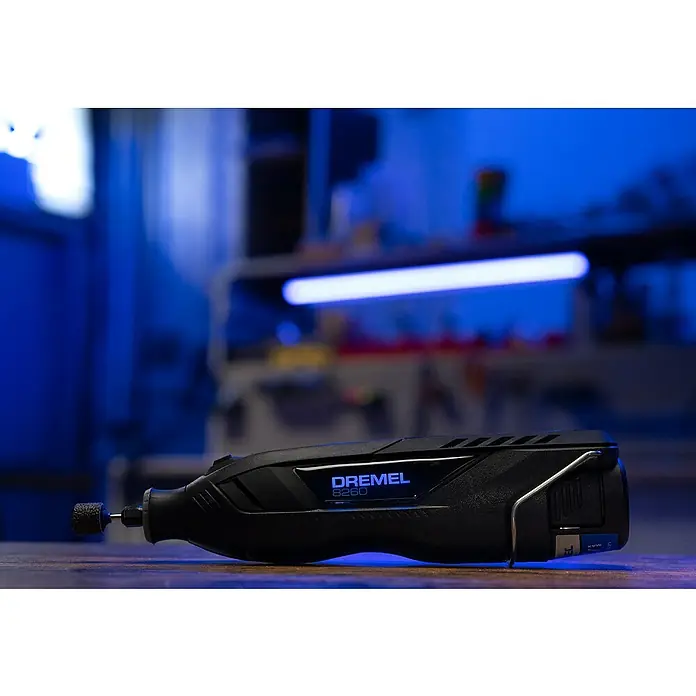 Dremel Multiherramienta de batería 8260 - 12 V, 3 Ah, Número de revoluciones de marcha en vacío: 5.000 r.p.m. - 30.000 r.p.m. - Foto ambiente