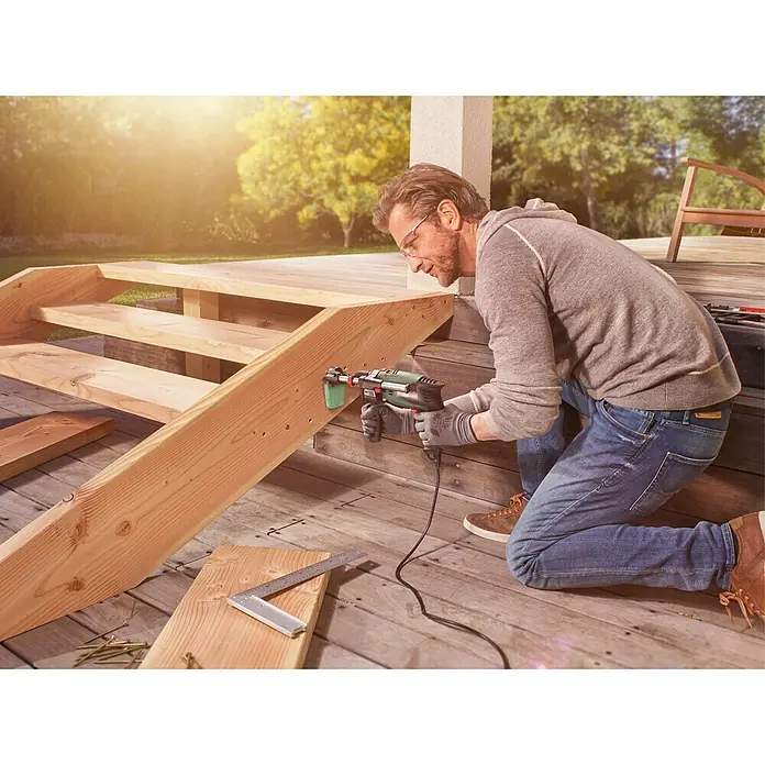 Bosch Schlagbohrmaschine UniversalImpact 700 - 700 W, Leerlaufdrehzahl: 50 U/min - 3.000 U/min, Mit Drill-Assistant - Anwendungsbeispiel