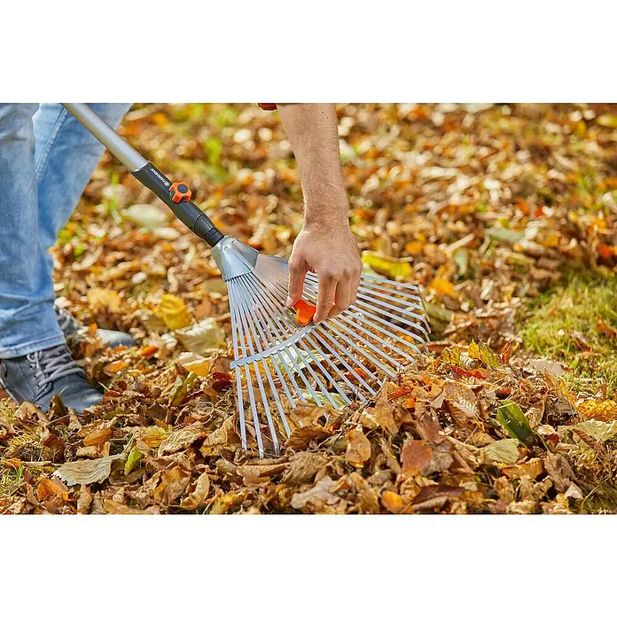 Gardena Combisystem Grablje za Combisystem - Radna širina: 30 cm - 50 cm, Aluminij - Proizvod u upotrebi