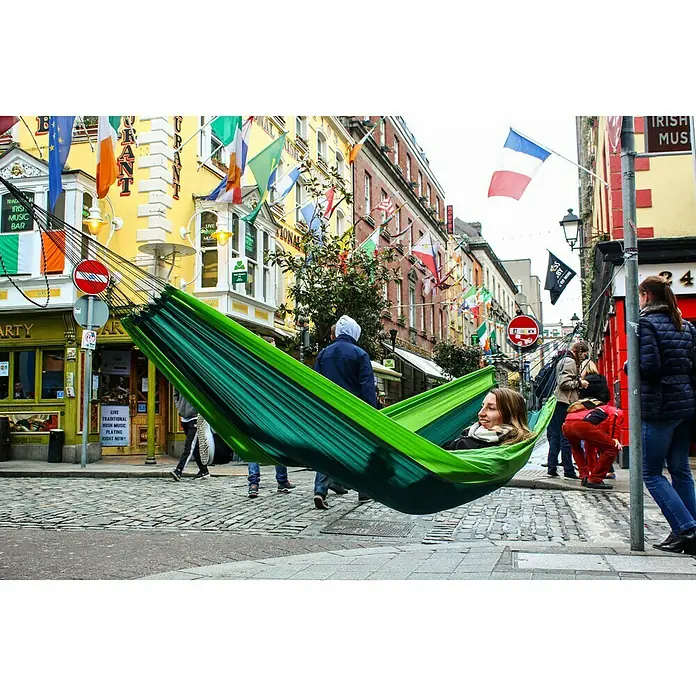 Amazonas Hängematte Silk Traveller forest - 220 x 140 cm, Grün - Stimmungsaufnahme