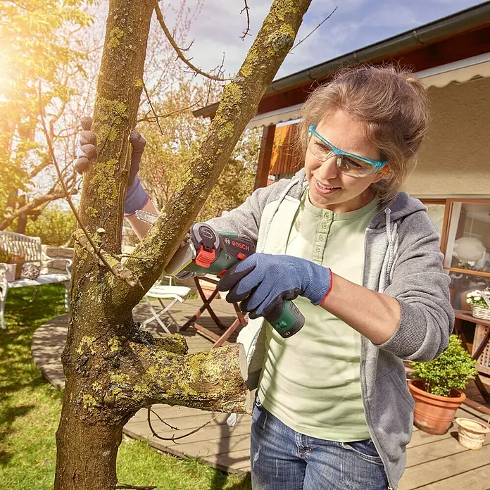 Bosch NanoBlade-Säge EasyCut 12 - 12 V, Li-Ionen, 2 Ah, Leerlaufdrehzahl: 4.100 U/min - Anwendungsbeispiel