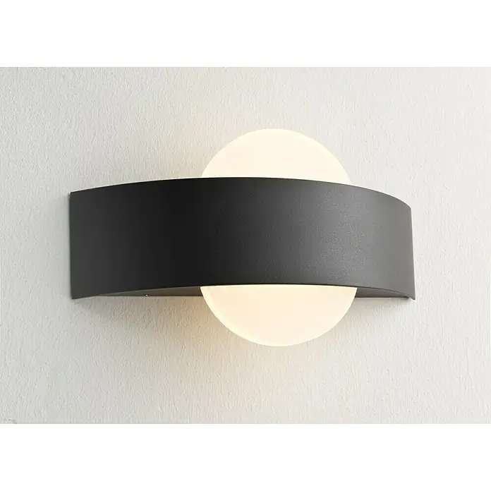 Ledvance LED-Außenwandleuchte Shield - 11 W, 6 x 24 x 14,2 cm, IP44 - Stimmungsaufnahme